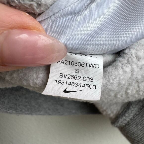 Nike Sweatshirt Small Gray Sportswear Club Fleece Pullover Crewneck BV2662-063 - Picture 10 of 10